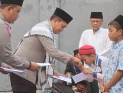 Gapai Berkah Ramadhan, Kapolres Probolinggo Berikan Santunan Anak Yatim saat Resmikan Musholla Al-Kautsar