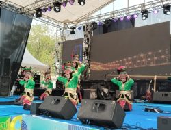 Energi Baru dan Kearifan Lokal: Tari Semanggi Suroboyo di Puncak HLN Ke-79