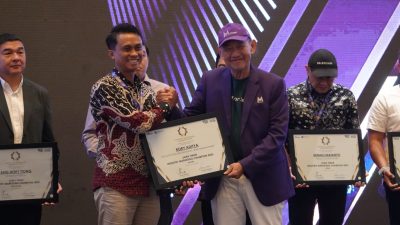General Manager PLN Icon Plus Jatim Raih Penghargaan Jawa Timur Industry Marketing Champion 2025