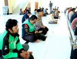 Polres Gresik dan Komunitas Ojol Bersatu, Sholat Gaib dan Doa Bersama untuk Almarhum Affan