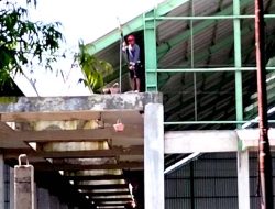 Pekerja Nekat Tanpa Sabuk Pengaman, Proyek Pasar Ngadiluwih Terancam Disetop!