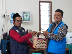 Sinergi Kelistrikan dan Kearifan Lokal: Di Sela Tinjauan Proyek GITET 500 kV Kalipuro, GM PLN UIP JBTB Nikmati Cita Rasa Kopi Papring Binaan PLN Peduli