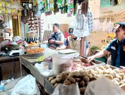 Polres Ngawi Pastikan Stok Aman dan Harga Bapokting di Pasar Walikukun Stabil