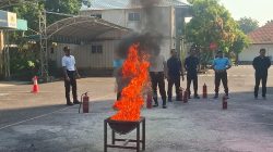 Satuan Pengamanan PT Haleyora Powerindo Tingkatkan Kesiapsiagaan Lewat Refreshment Penanganan Kebakaran di Kompleks PLN Ketintang