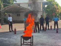 Satuan Pengamanan PT Haleyora Powerindo Tingkatkan Kesiapsiagaan Lewat Refreshment Penanganan Kebakaran di Kompleks PLN Ketintang