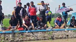 Spektakuler! Desa Beran Tebar Ratusan Lele Master, Ribuan Warga Tumpah Ruah Saksikan Lomba Mancing