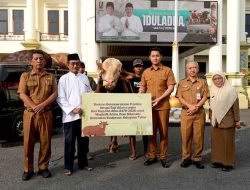 Bupati Tuban Serahkan Sapi Kurban Presiden RI, Peternak Lokal Ikut Kecipratan Berkah