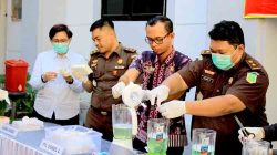 Ribuan Pil Terlarang hingga Senjata Tajam Dimusnahkan, Kejari Lamongan Kirim Pesan Keras kepada Pelaku Kejahatan