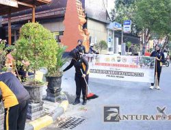 Aksi Bersih Lingkungan Mako Polres Ngawi Semarakkan Hari Jadi Polwan ke-78