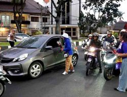Simbolik 39 Tangkai Mawar: Cara Polresta Malang Kota dan Aremania Tebar Damai Jelang Puncak HUT Klub