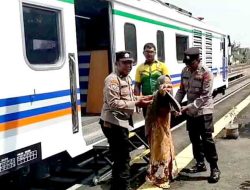 Polri Hadir, Polsek Geneng Kawal Lansia Nikmati Layanan Kesehatan Gratis Rail Clinic