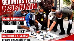 Berantas Tuntas Kasus Hukum, Kejari Lamongan Musnahkan Barang Bukti Narkotika dan Sajam