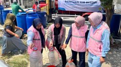 Tanggap Dampak El Nino, PLN UIP JBTB Bersama YBM dan Srikandi PLN Salurkan Bantuan Air Bersih Bagi Warga Kedung kumpul Lamongan