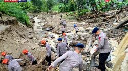 Kisah di Balik Bencana Solok: Polri Pastikan Warga Terdampak Tak Sendiri Lewati Malam Darurat