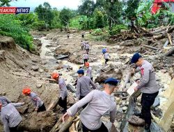 Kisah di Balik Bencana Solok: Polri Pastikan Warga Terdampak Tak Sendiri Lewati Malam Darurat