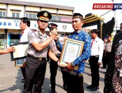 Upacara Khusus di Polres Lamongan: Aiptu Asim Naik Pangkat IPDA, 59 Warga dan Polisi Terima Penghargaan