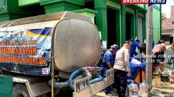 Ringankan Beban Warga Tlogoretno, Polres Lamongan Turunkan Bantuan Air Bersih