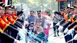 Disambut Pedang Pora dan Atraksi Budaya, Irjen Pol Dekananto Eko Purwono Resmi Pimpin Polda Jatim