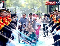 Disambut Pedang Pora dan Atraksi Budaya, Irjen Pol Dekananto Eko Purwono Resmi Pimpin Polda Jatim
