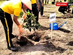 Green Policing, Polres Kediri Tanam Puluhan Bibit Pohon di Pondok Nurul Hakim