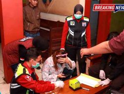Pastikan Wilayah Bersih Narkoba, Puluhan Pengunjung dan LC di Lamongan Jalani Tes Urine
