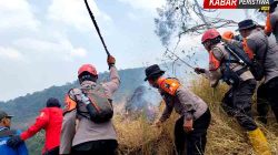Polda Jatim dan Tim Gabungan Tangani Karhutla Gunung Arjuno Sisir 4 Wilayah