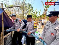 Respon Cepat Krisis Air Bersih, Satlantas Polres Ngawi Guyur Ratusan Liter Air ke Desa Suruh