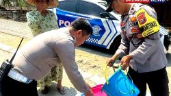 Respon Cepat Bencana Kekeringan, Satlantas Polres Ngawi Salurkan Sedekah Air Bersih