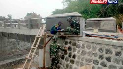 Wujudkan Mutu Terbaik, Finishing Jembatan TMMD Kodim Ngawi Gandeng Tukang Setempat