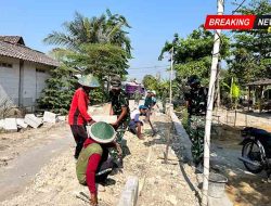 Tak Tumbang Dihantam Cuaca Ekstrem, Warga dan TNI di Ngawi Lembur Tuntaskan Proyek TMMD